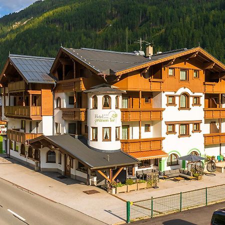 Hotel Zum Gruenen Tor Tux Bagian luar foto