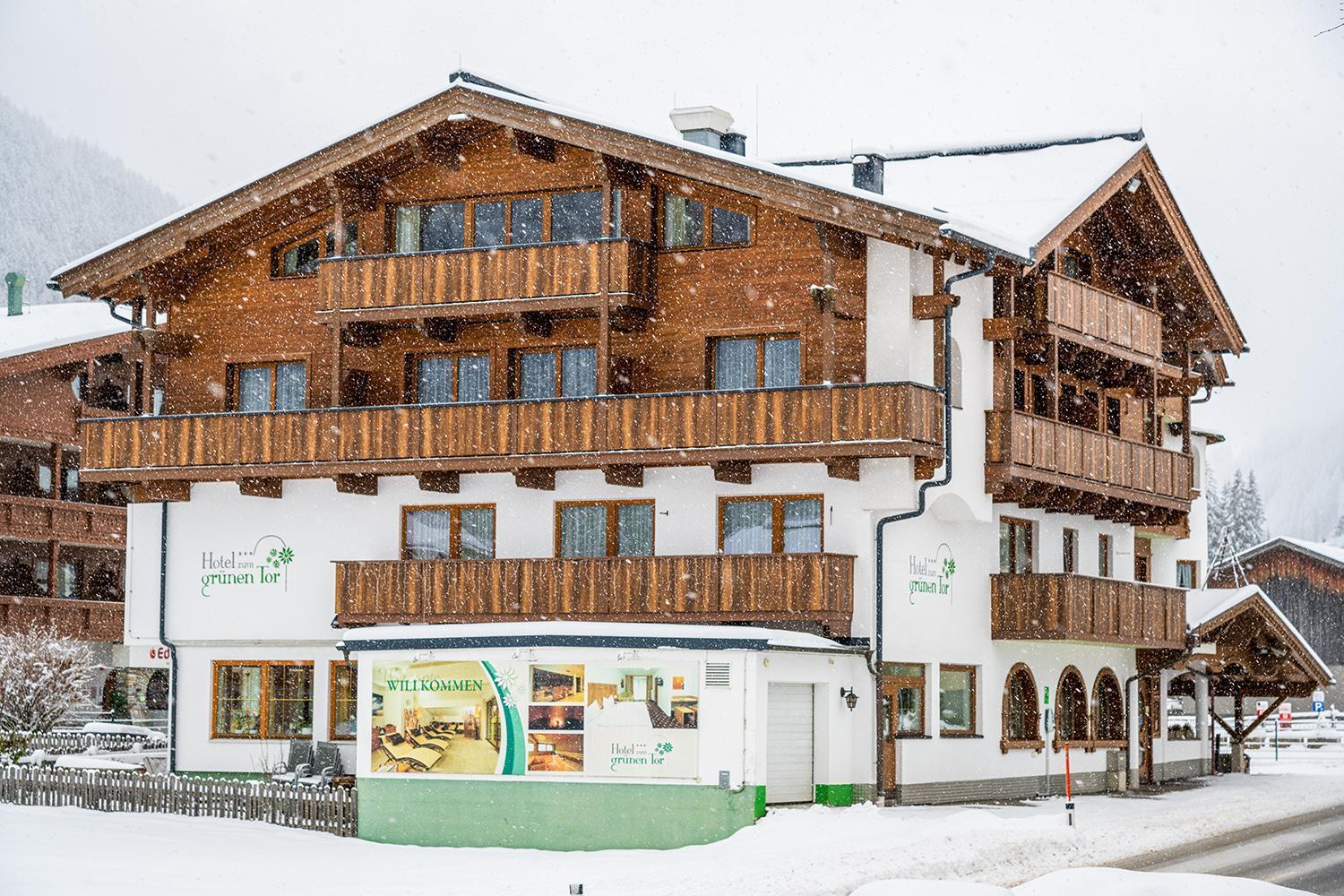 Hotel Zum Gruenen Tor Tux Bagian luar foto