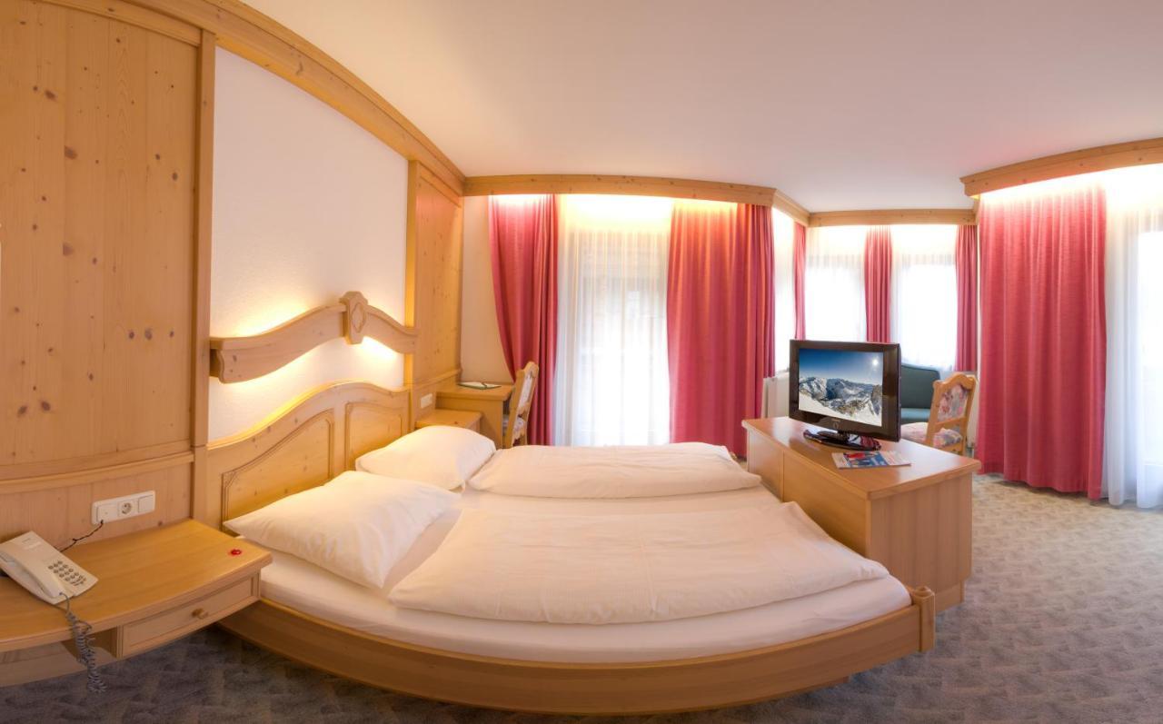 Hotel Zum Gruenen Tor Tux Bagian luar foto