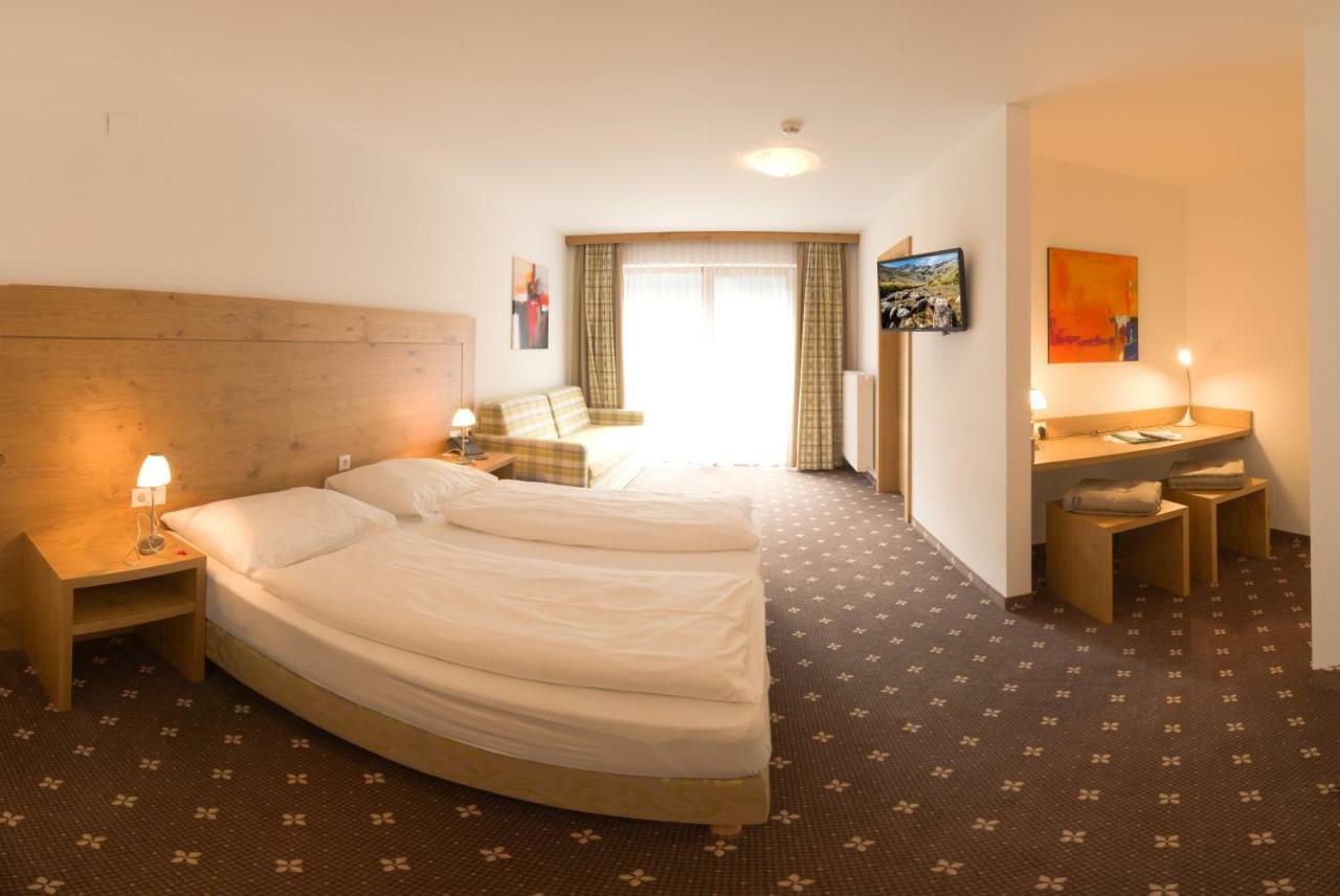 Hotel Zum Gruenen Tor Tux Bagian luar foto